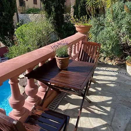 Gaby-chambres לינה וארוחת בוקר 4*