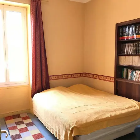 Gaby-chambres 4* מנטון
