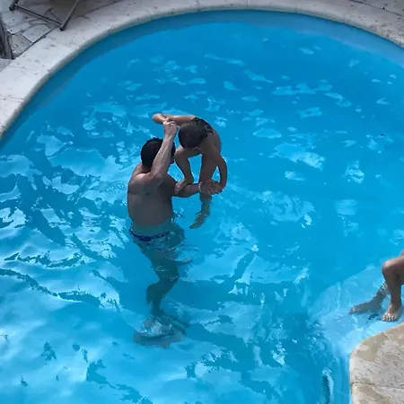 Gaby-chambres 住宿加早餐酒店 芒通