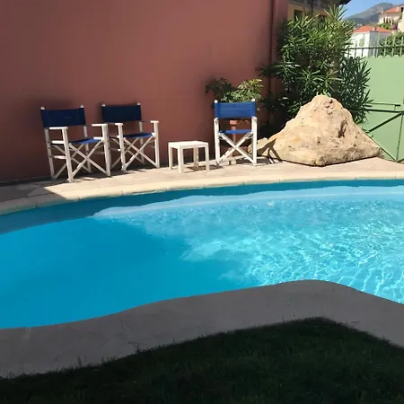 Gaby-chambres 住宿加早餐酒店 芒通